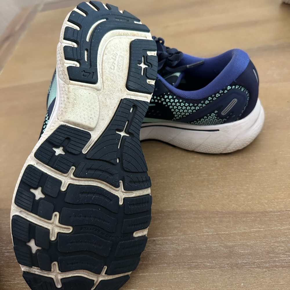 Brooks Ghost Women’s Running Sneakers - Picture 10 of 10